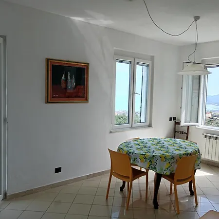 Orizzonte Spezzino Apartment *