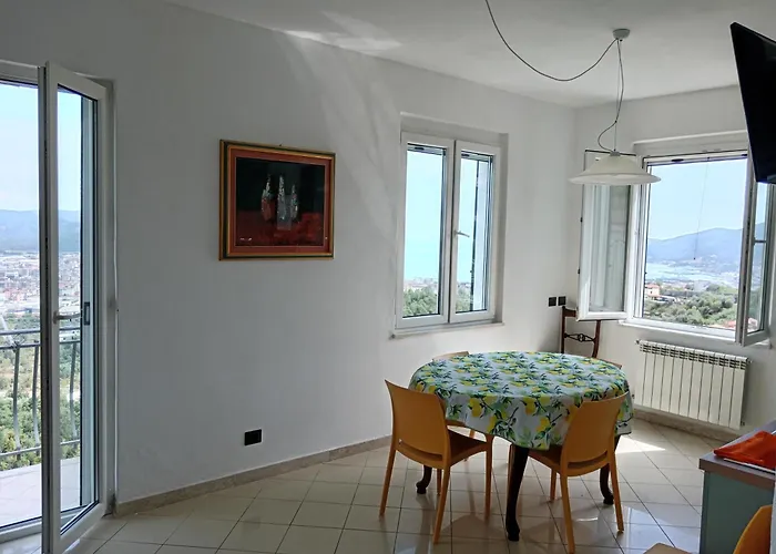 Orizzonte Spezzino Apartment *